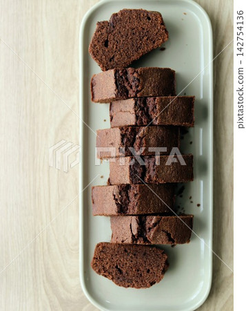Chocolate pound cake Chocolate pound cake 142754136