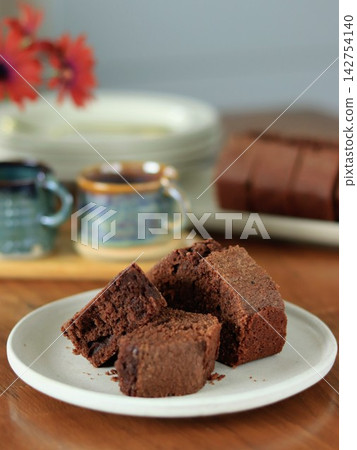 Chocolate cake and coffee Chocolate cake and coffee 142754140