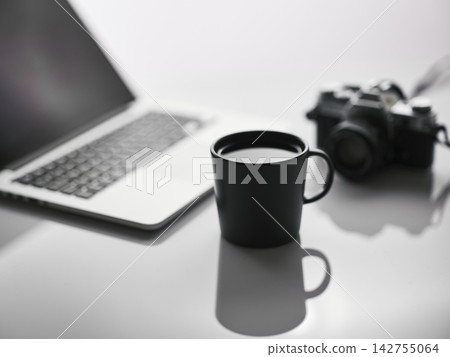 a photographer's desk at a coffee break a photographer's desk at a coffee break 142755064