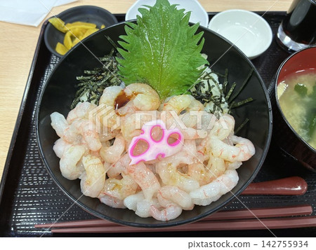 在北海道吃的海鮮蓋飯 142755934
