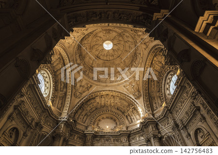 Renaissance dome with sculpted saints and scallop shell niches in Seville Cathedral sacristy Renaissance dome with sculpted saints and scallop shell niches in Seville Cathedral sacristy 142756483