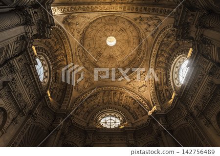 Renaissance dome with sculpted saints and scallop shell niches in Seville Cathedral sacristy Renaissance dome with sculpted saints and scallop shell niches in Seville Cathedral sacristy 142756489