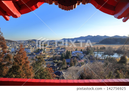 View from Isoyama Benzaiten in Sano City, Tochigi Prefecture View from Isoyama Benzaiten in Sano City, Tochigi Prefecture 142756925