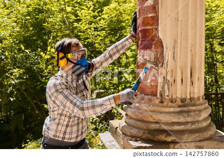 Preserving historical architectural features with precision tools Preserving historical architectural features with precision tools 142757860