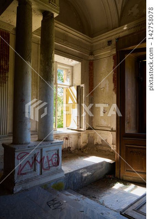 Atmospheric city corner evoking intrigue and artistic expression Atmospheric city corner evoking intrigue and artistic expression 142758078