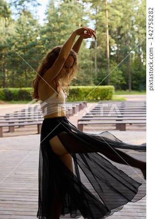 Dynamic choreography highlighted by radiant garments and lively movements Dynamic choreography highlighted by radiant garments and lively movements 142758282