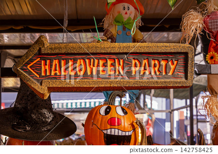 Halloween party market Halloween party market 142758425