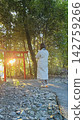 Women worshiping 142759266