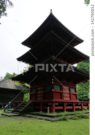 The three-story pagoda and Kannon Hall of Shihonryu-ji Temple in Nikko The three-story pagoda and Kannon Hall of Shihonryu-ji Temple in Nikko 142760852