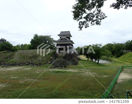 熊本城位於熊本縣熊本市,由加藤清正建造,在 2016 年東日本大地震中受損,並於 2019 年 5 月進行修復工作。 熊本城位於熊本縣熊本市,由加藤清正建造,在 2016 年東日本大地震中受損,並於 2019 年 5 月進行修復工作。 142761209