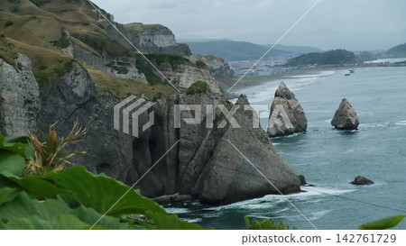 The cliffside coast of Cape Tokkarisho, one of the eight scenic spots of Muroran, Hokkaido. 142761729