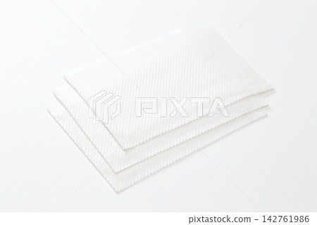 白色背景上的藥膏 白色背景上的藥膏 142761986