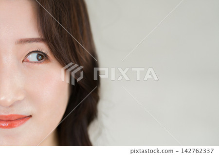 A young woman checks the dryness and condition of the skin around her eyes. A beauty image for eye care and skincare. A young woman checks the dryness and condition of the skin around her eyes. A beauty image for eye care and skincare. 142762337