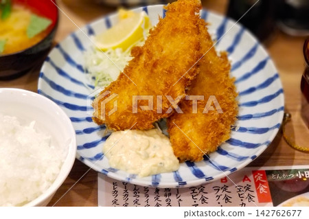 Fried food set meal from a famous Tsukiji restaurant Fried food set meal from a famous Tsukiji restaurant 142762677