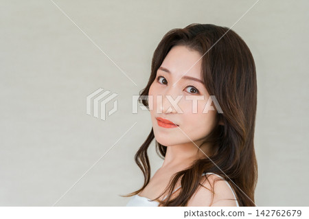 Beauty portraits of women in their 40s and 50s, featuring clear, radiant skin and elegant expressions. Beauty portraits of women in their 40s and 50s, featuring clear, radiant skin and elegant expressions. 142762679