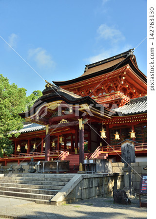 Iwashimizu Hachimangu Shrine in summer: Tower Gate (Yawata City, Kyoto Prefecture) Iwashimizu Hachimangu Shrine in summer: Tower Gate (Yawata City, Kyoto Prefecture) 142763130