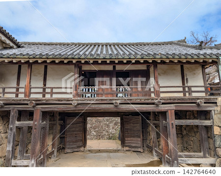 Taikomon Tower located within Hikone Castle in Hikone City, Shiga Prefecture Taikomon Tower located within Hikone Castle in Hikone City, Shiga Prefecture 142764640