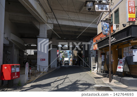 川崎市、高津區:二子新地站口、站前通松榮會 川崎市、高津區:二子新地站口、站前通松榮會 142764693