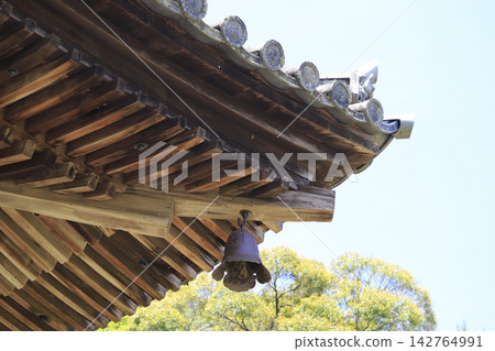 The tenth temple on the pilgrimage route, Tokudozan Kanjoin Kirihata-ji Temple, has small bells (wind chimes) hanging from the four corners of its large pagoda. The tenth temple on the pilgrimage route, Tokudozan Kanjoin Kirihata-ji Temple, has small bells (wind chimes) hanging from the four corners of its large pagoda. 142764991