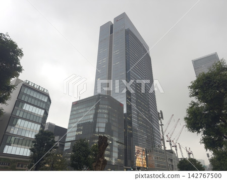 東京市中心八重洲，多雲。 142767500