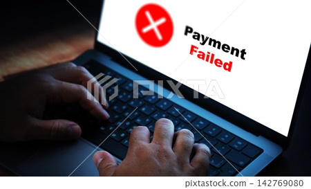 User attempts online payment and encounters payment failure message on laptop screen User attempts online payment and encounters payment failure message on laptop screen 142769080