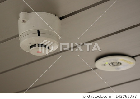 天花板煙霧偵測器、防火設備、火災警報器 天花板煙霧偵測器、防火設備、火災警報器 142769358