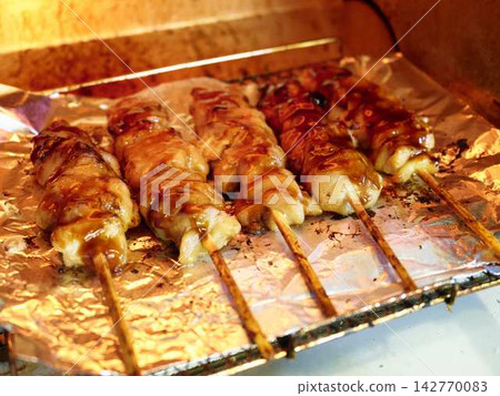 Grilled chicken thighs in a basket: A chicken dish grilled over charcoal for a fragrant finish. 142770083