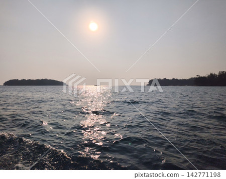 Afternoon atmosphere over Kepulauan Seribu waters 142771198