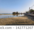 Island coastal road view in Kepulauan Seribu 142771207