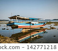Fishing Wooden Boat at Low Tide 142771218