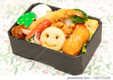 Delicious bento lunch for children image Delicious bento lunch for children image 142773320
