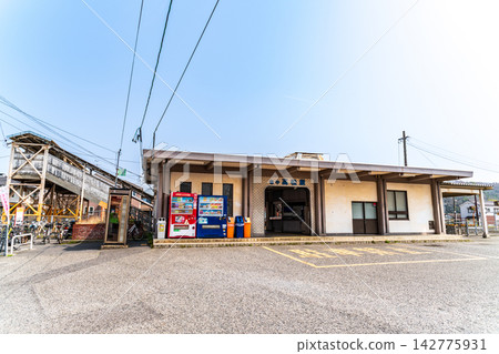 JR Kibi Line, Bicchu-Takamatsu Station, Springtime Station Scenery 2, Kita Ward, Okayama City, Okayama Prefecture JR Kibi Line, Bicchu-Takamatsu Station, Springtime Station Scenery 2, Kita Ward, Okayama City, Okayama Prefecture 142775931