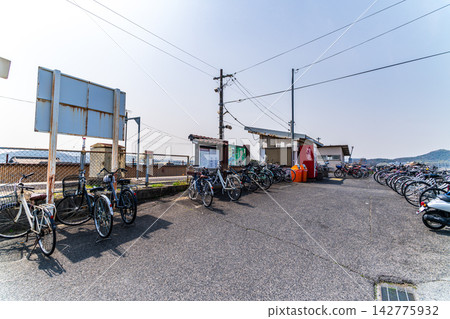 JR吉備線蘆森站:岡山縣岡山市北區車站前的春日景色 JR吉備線蘆森站:岡山縣岡山市北區車站前的春日景色 142775932