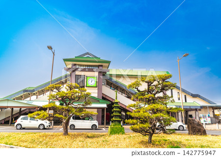 宗社站:岡山縣宗社市1號月台的春季景色 宗社站:岡山縣宗社市1號月台的春季景色 142775947