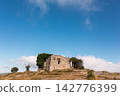 ruins of a house in La Mussara ,Tarragona, Spain, above everything on a hill with a cliff 142776399