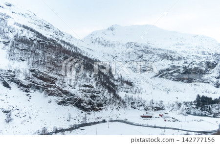 beautiful winter landscape in mountains 142777156
