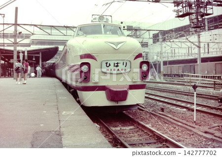 September 1978: A 485 series limited express "Hibari" at Omiya Station. A record from the Japanese National Railways era. September 1978: A 485 series limited express "Hibari" at Omiya Station. A record from the Japanese National Railways era. 142777702