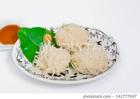 Freshly steamed squid shumai 142777897