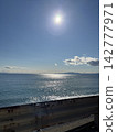 陽光明媚，海灘風光旖旎。 142777971
