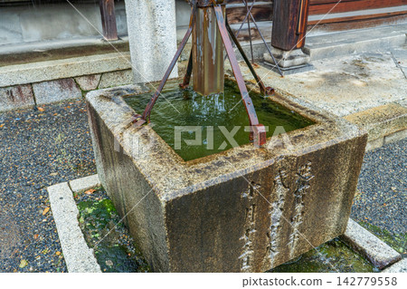 Shimogyo Ward, Kyoto City: Rainwater collection point, sun-draining point Shimogyo Ward, Kyoto City: Rainwater collection point, sun-draining point 142779558