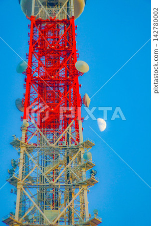 Tokyo Tower and Moon Tokyo Tower and Moon 142780002