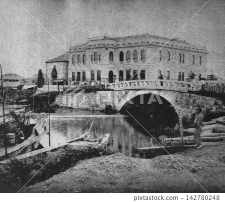 Old photograph, 1873-1876, Tokyo: Horai-sha headquarters and Horai Bridge in Shinbashi (present-day Ginza 8-chome, Horai Bridge intersection). Old photograph, 1873-1876, Tokyo: Horai-sha headquarters and Horai Bridge in Shinbashi (present-day Ginza 8-chome, Horai Bridge intersection). 142780248