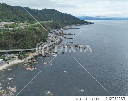 Drone aerial photography of the beautiful ocean scenery along the Echizen coast in Fukui Prefecture. Drone aerial photography of the beautiful ocean scenery along the Echizen coast in Fukui Prefecture. 142780585