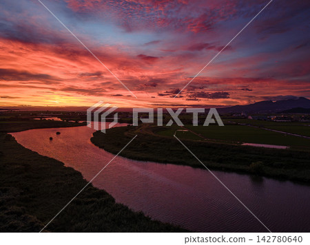 The sunrise reflected on the river surface from a drone's perspective is beautiful #02 The sunrise reflected on the river surface from a drone's perspective is beautiful #02 142780640