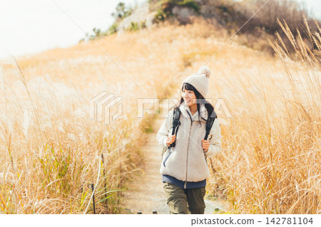 一個女人徒步旅行 142781104