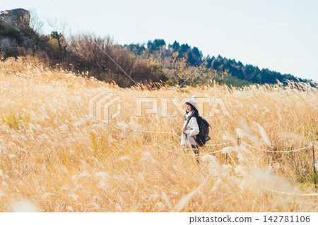 一個女人徒步旅行 142781106