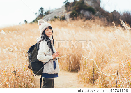 一個女人徒步旅行 142781108