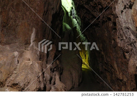 Takahashi River Upper Reaches Prefectural Natural Park: Ikura Cave (Niimi City, Okayama Prefecture) Takahashi River Upper Reaches Prefectural Natural Park: Ikura Cave (Niimi City, Okayama Prefecture) 142781253