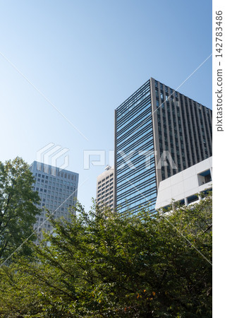 從東京霞關政府區看到的摩天大樓景色。 從東京霞關政府區看到的摩天大樓景色。 142783486