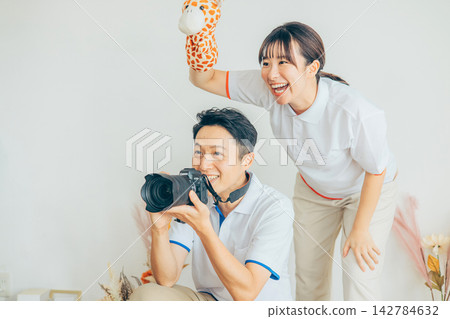 兒童工作室工作人員 142784632
